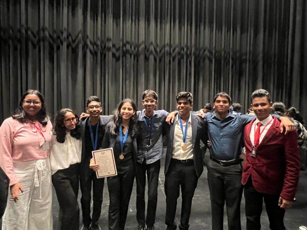 Read more about the article MCMUN award winners & entire delegation
